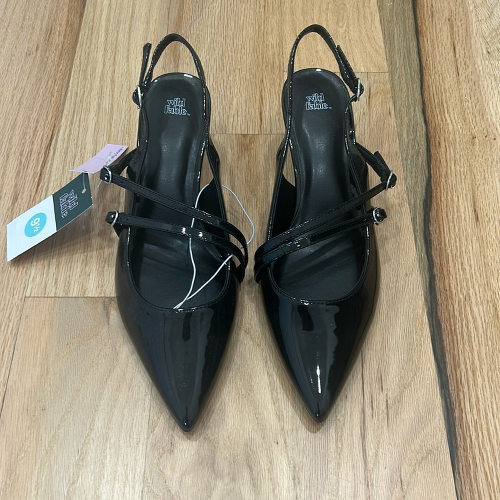 Kitten heel slingblack with buckles, pointed toe